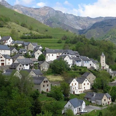 Gite Malgre Tout Aydius Bagian luar foto